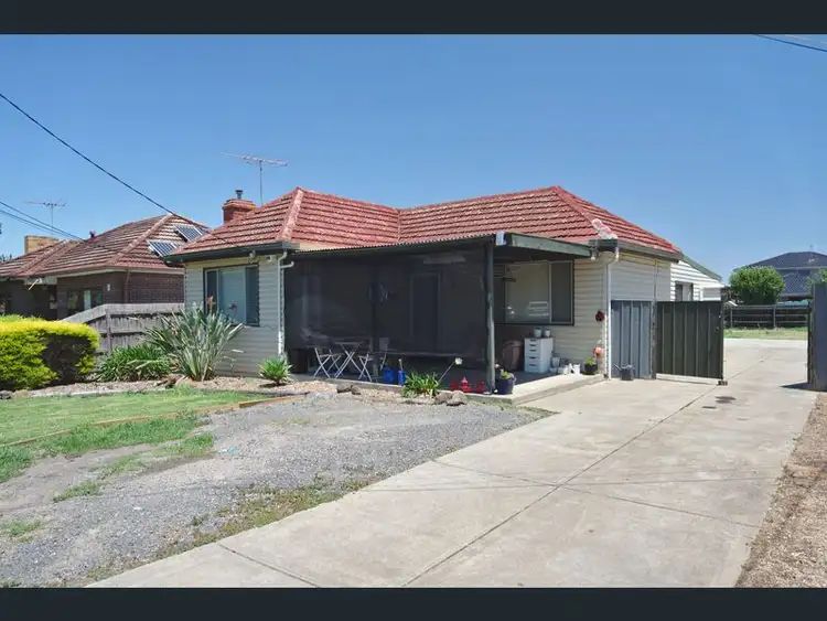 5 McArthur Avenue, St Albans VIC 3021
