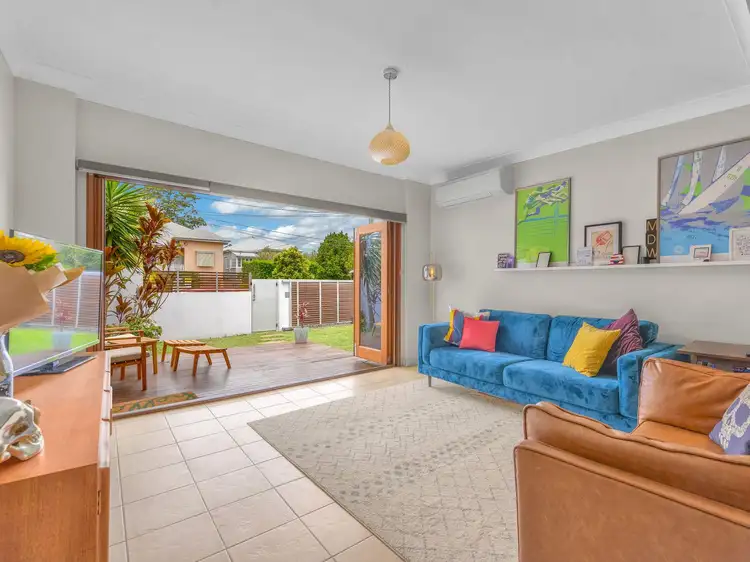 2/10 Adina Street, Norman Park QLD 4170
