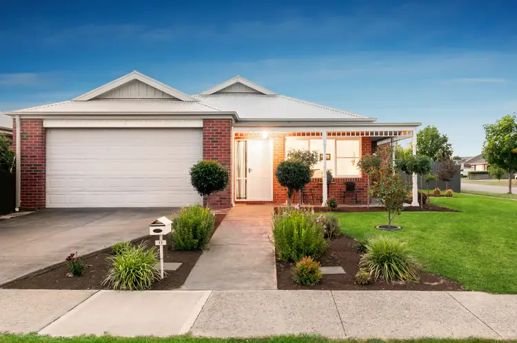 11 Henry Lawson Drive, Pakenham VIC 3810