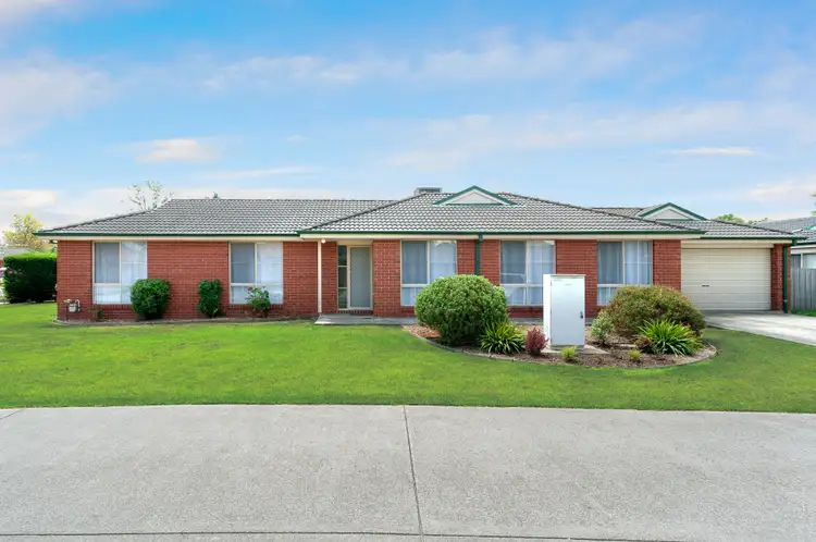 Second view of Homely house listing, 3 Capri Court, Pakenham VIC 3810