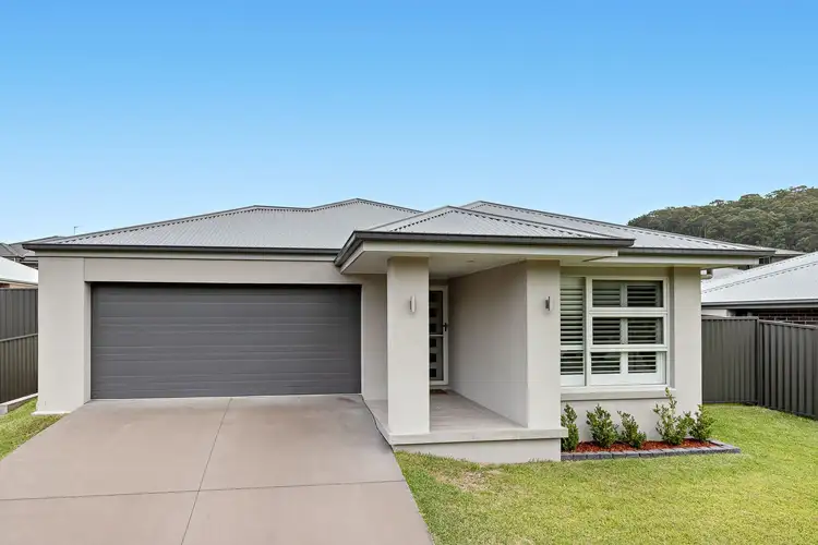25 Floresta Crescent, Cameron Park NSW 2285