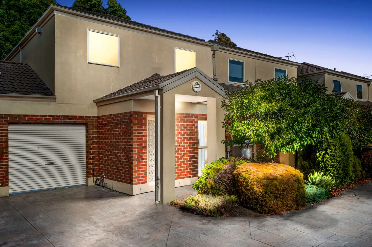 Main view of Homely townhouse listing, 2/8 Willgilson Court, Oakleigh VIC 3166