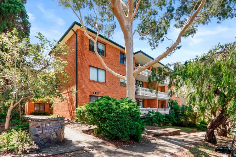 9/6 Winchester Street, Carlton NSW 2218