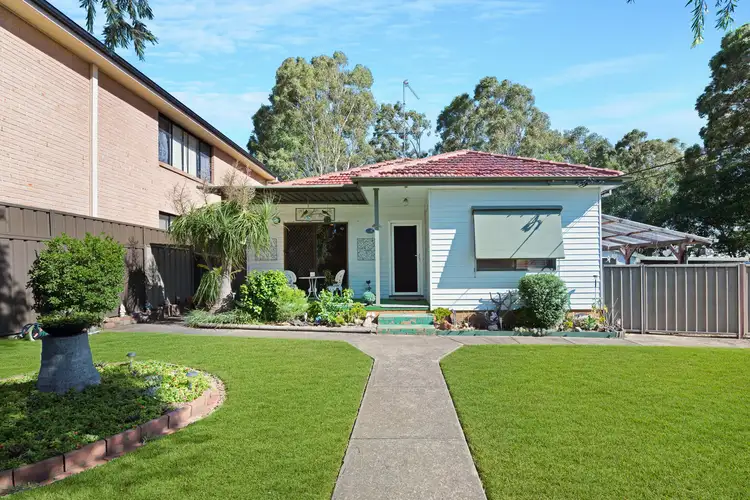 8 Dalmatia Street, Carramar NSW 2163