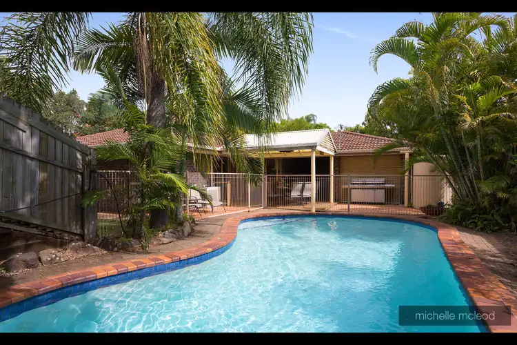 10 Toddington Street, Chapel Hill QLD 4069
