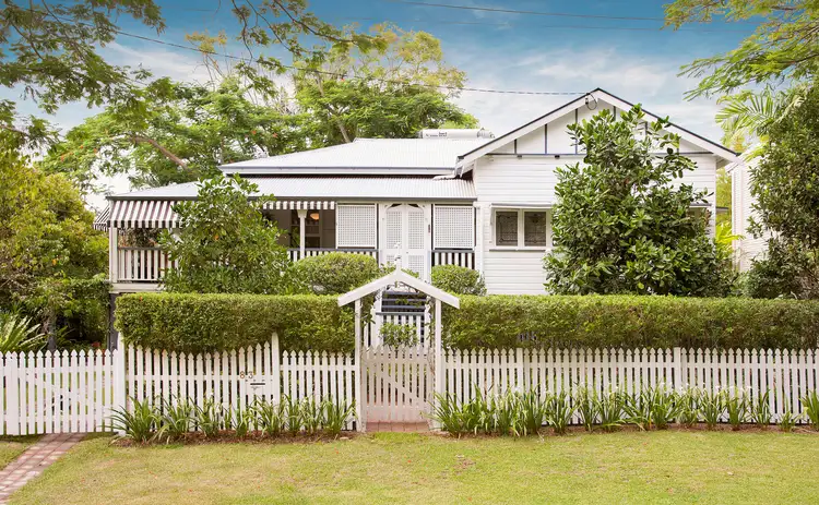 83 Bardon Esplanade, Bardon QLD 4065
