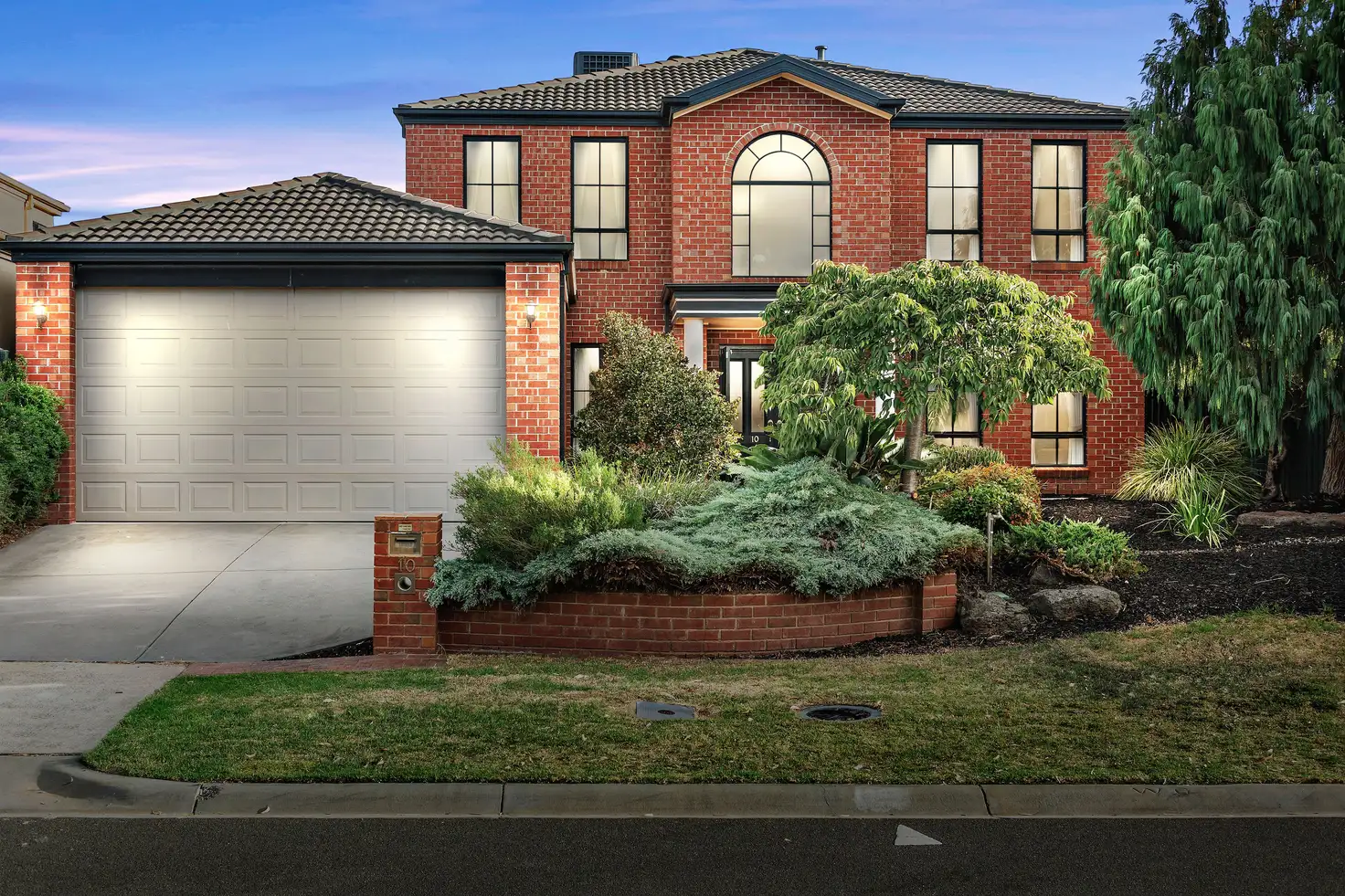 Main view of Homely house listing, 10 Emma Court, Mount Waverley VIC 3149