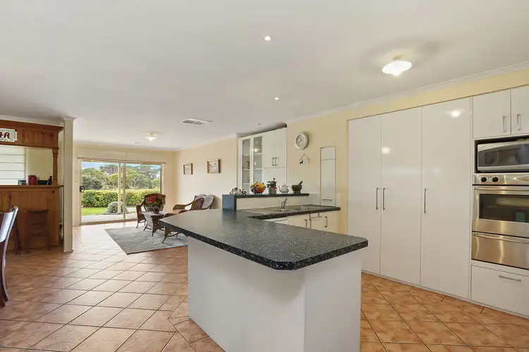 Fifth view of Homely house listing, 11 Menzies Close, Lara VIC 3212