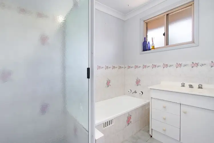 Fifth view of Homely house listing, 10 Caley Close, Tamworth NSW 2340