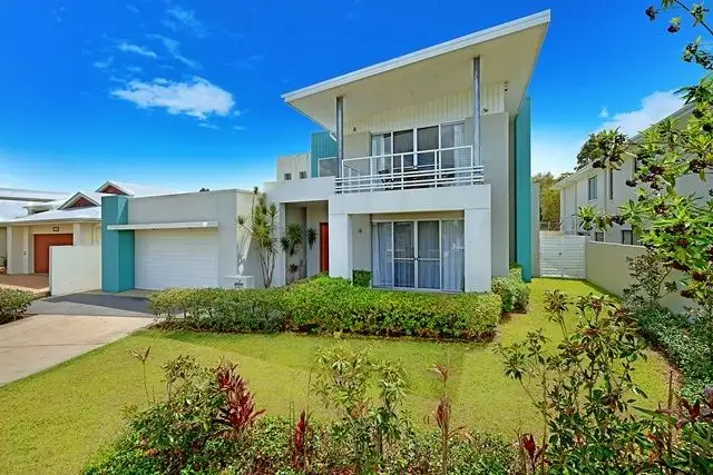 6011 The Boulevarde, Benowa QLD 4217