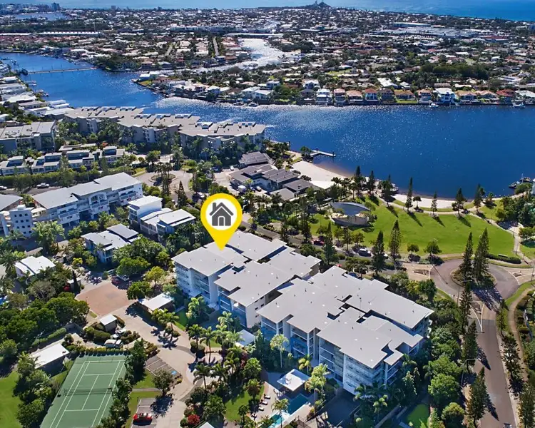 31/4 Grand Parade, Kawana Island QLD 4575