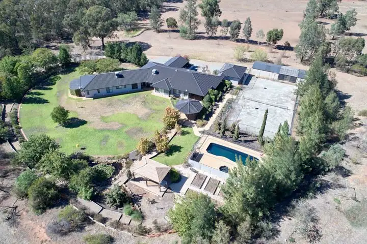 2 Iverach Street, Coolamon NSW 2701
