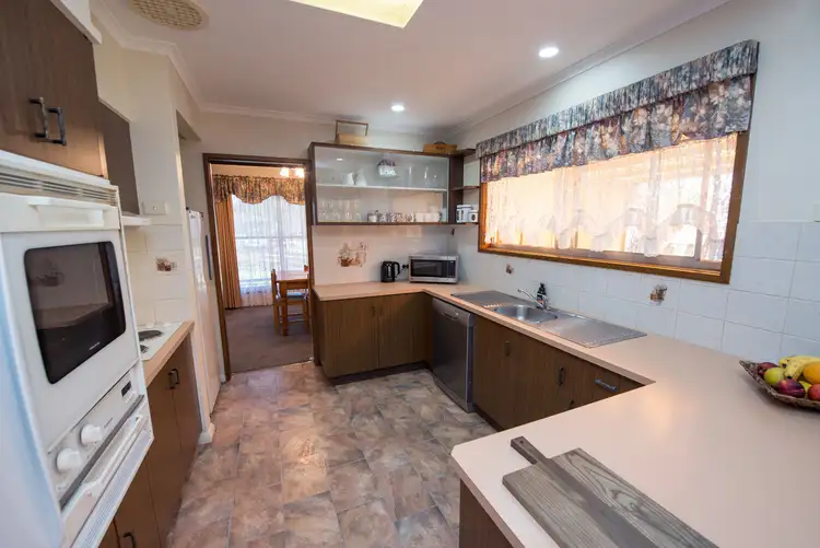Fifth view of Homely house listing, 31 Mellor Grove, Swan Hill VIC 3585