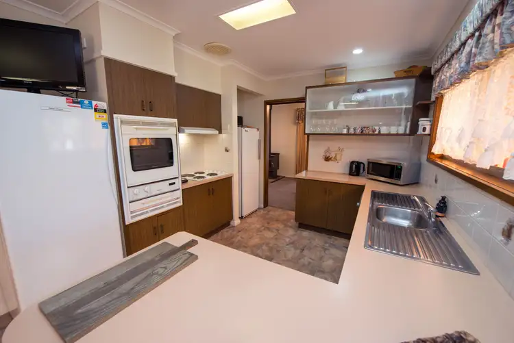 Sixth view of Homely house listing, 31 Mellor Grove, Swan Hill VIC 3585