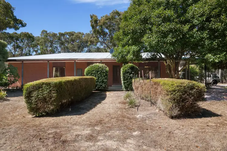 83 Rowlers Road, Snake Valley VIC 3351