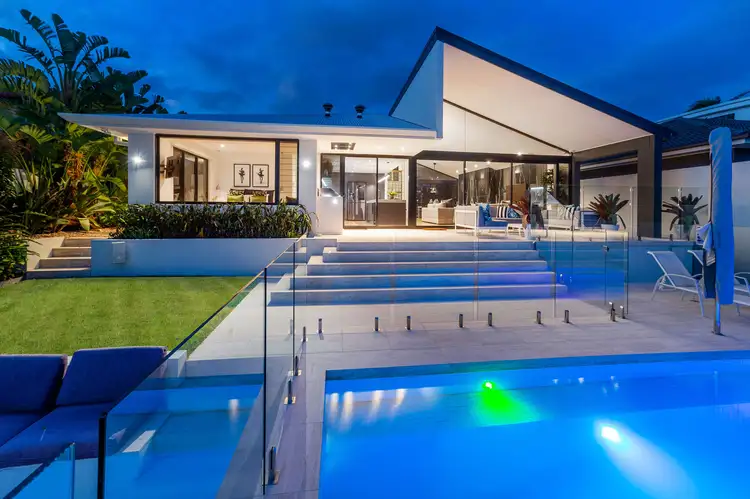 10 Rapallo Avenue, Isle Of Capri QLD 4217