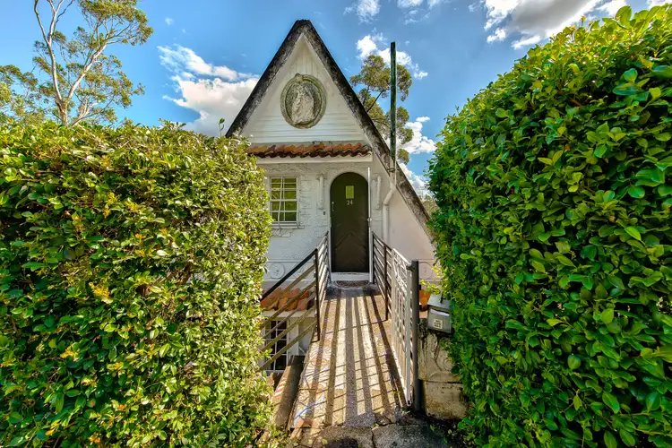 24 Macgregor Terrace, Bardon QLD 4065