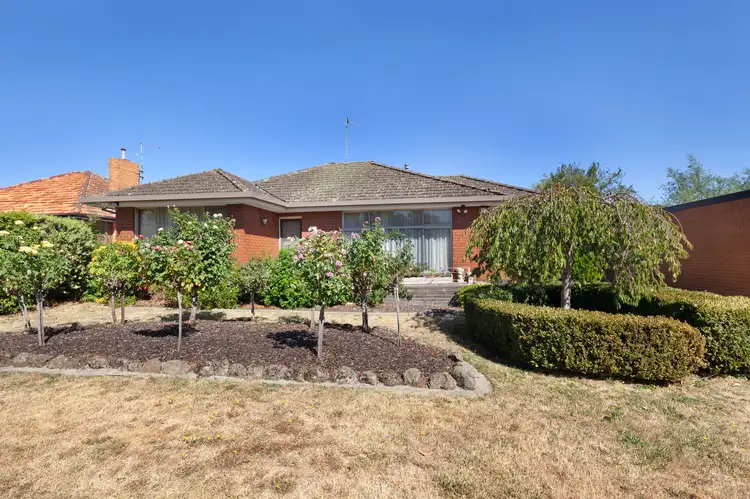 24 Vale Street, Alfredton VIC 3350