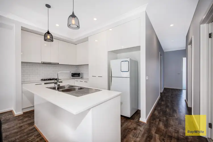 28 Timbarra Drive, Werribee VIC 3030
