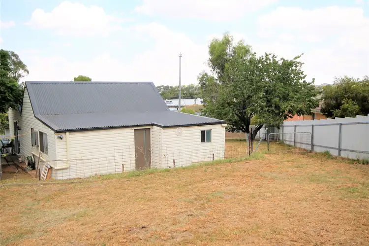 106 Edwards Street, Young NSW 2594