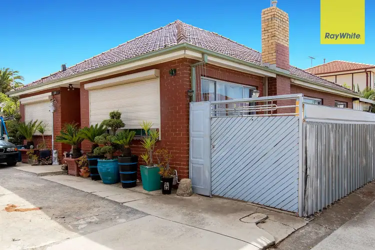 1/54 East Esplanade, St Albans VIC 3021