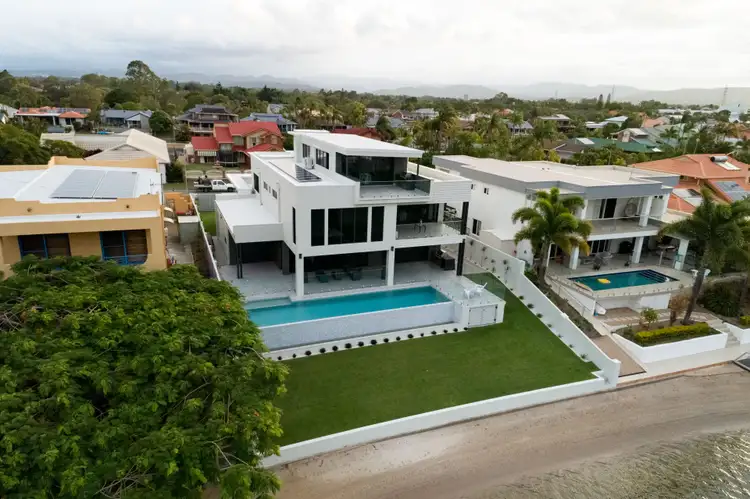 21 Saxonvale Terrace, Mermaid Waters QLD 4218