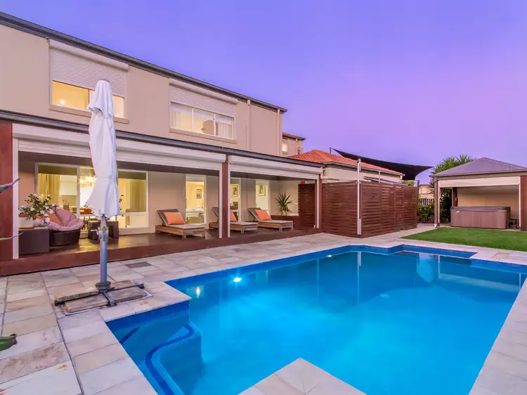 7 Thames Place, Oxenford QLD 4210