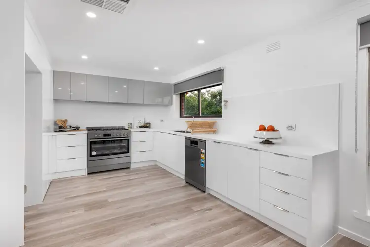 10 Apsley Court, Mill Park VIC 3082