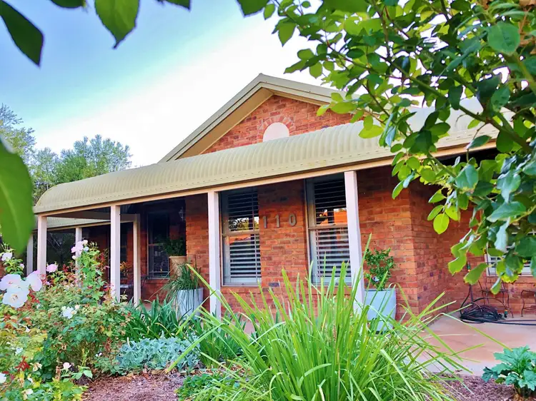 110 Blackett Avenue, Young NSW 2594