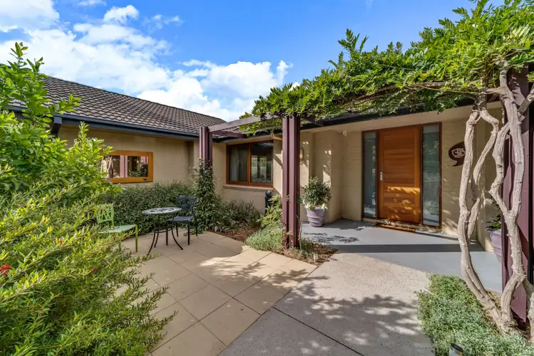 6 McKeahnie Street, Weetangera ACT 2614