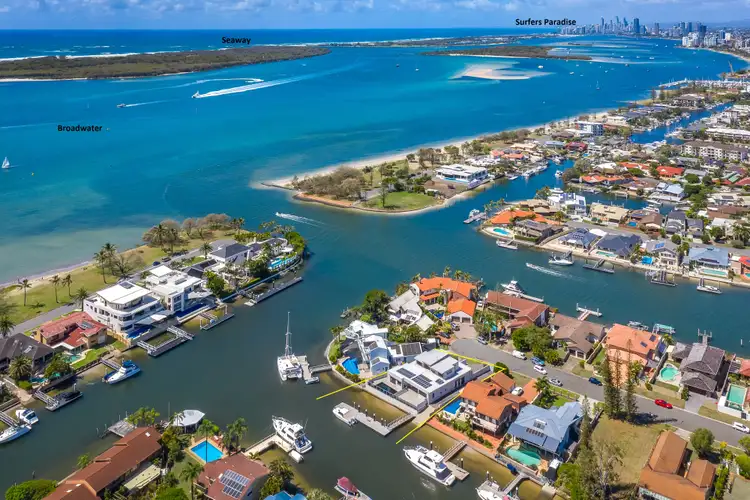 5 Markham Avenue, Runaway Bay QLD 4216