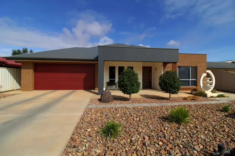 7 Torrens Street, Loxton SA 5333