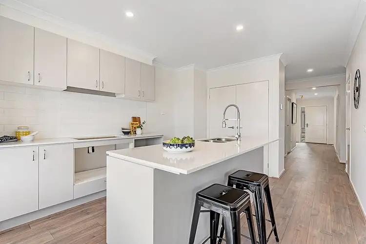 Seventh view of Homely house listing, 15 Featherwood Crescent, Craigieburn VIC 3064