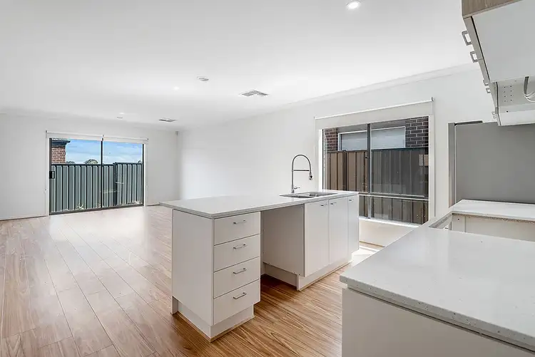 Fifth view of Homely house listing, 17 Featherwood Crescent, Craigieburn VIC 3064