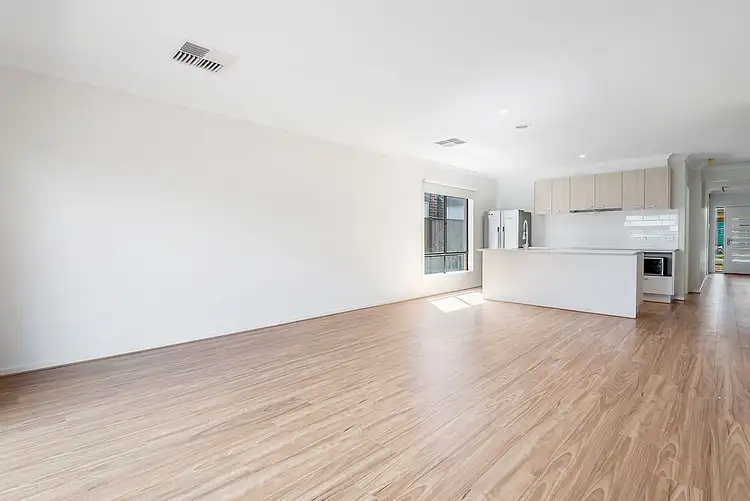 Sixth view of Homely house listing, 17 Featherwood Crescent, Craigieburn VIC 3064