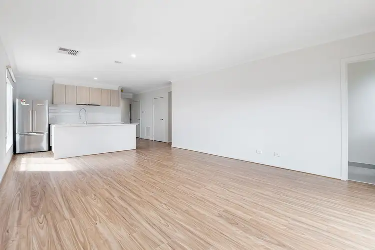 Seventh view of Homely house listing, 17 Featherwood Crescent, Craigieburn VIC 3064