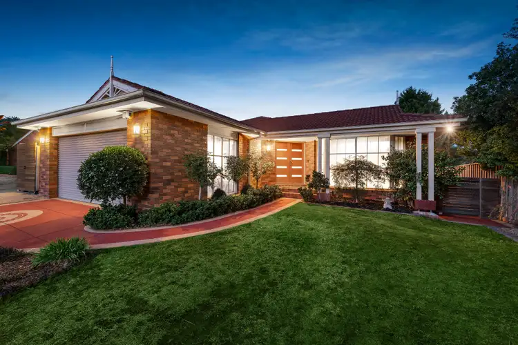 8 Fernbrook Rise, Knoxfield VIC 3180