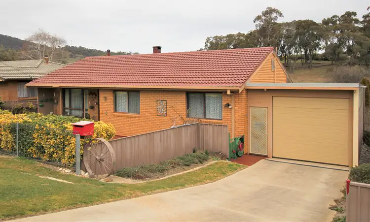 7 Lyne Street, Tumbarumba NSW 2653