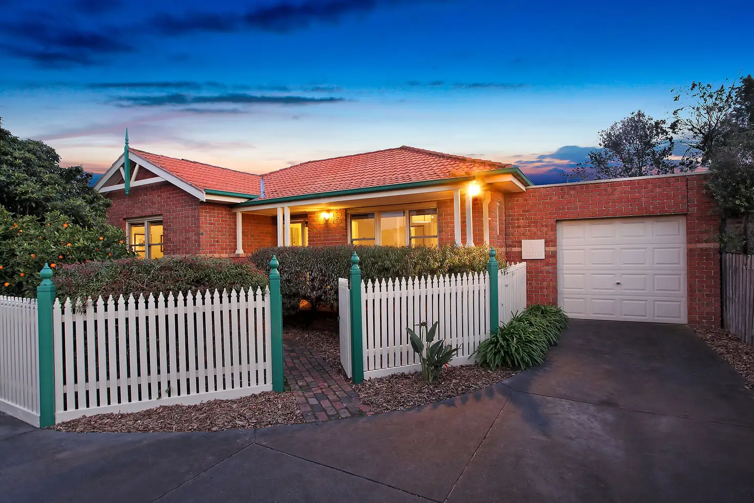 Main view of Homely unit listing, 2/18 Calembeena Avenue, Hughesdale VIC 3166