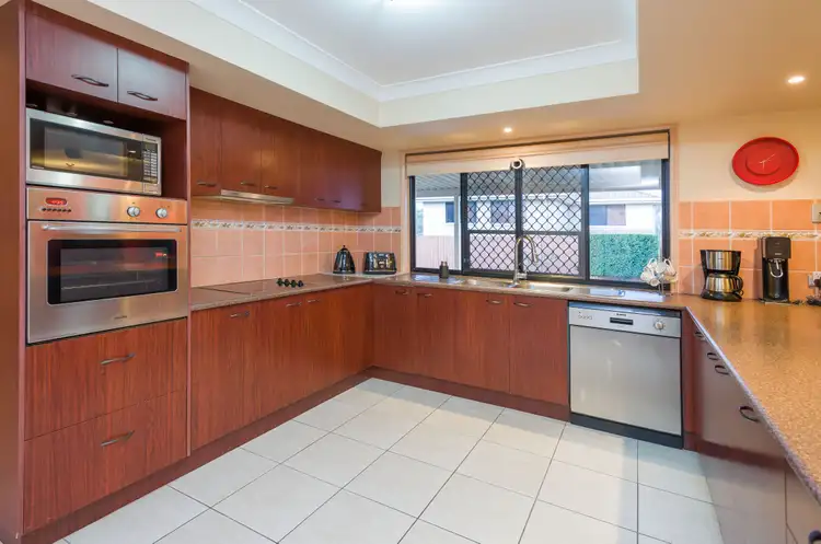 Third view of Homely house listing, 6 Picardie Close, Mansfield QLD 4122
