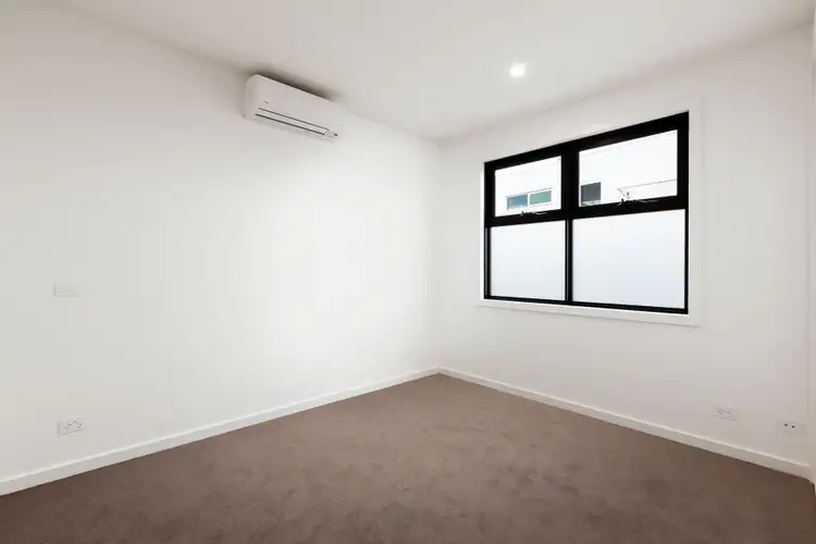 Fourth view of Homely townhouse listing, 4/18 Nepean Highway, Seaford VIC 3198