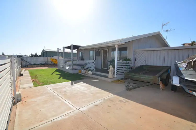 5 Ridley Place, Carnarvon WA 6701