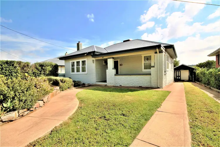 43 Currawong Street, Young NSW 2594