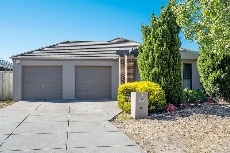 Second view of Homely house listing, 8 Eastwood Place, Craigieburn VIC 3064