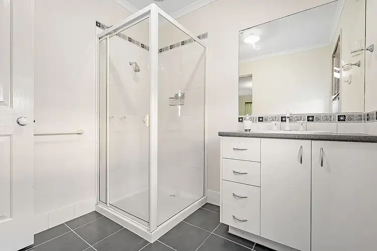 Fifth view of Homely house listing, 8 Eastwood Place, Craigieburn VIC 3064