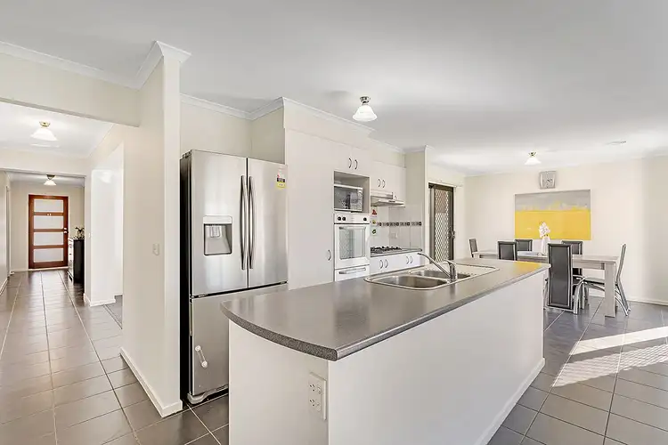 Seventh view of Homely house listing, 8 Eastwood Place, Craigieburn VIC 3064