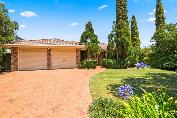 11 Parkland Close