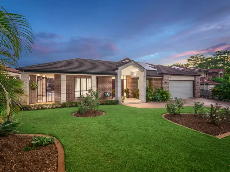 7 Woodland Street, Carindale QLD 4152