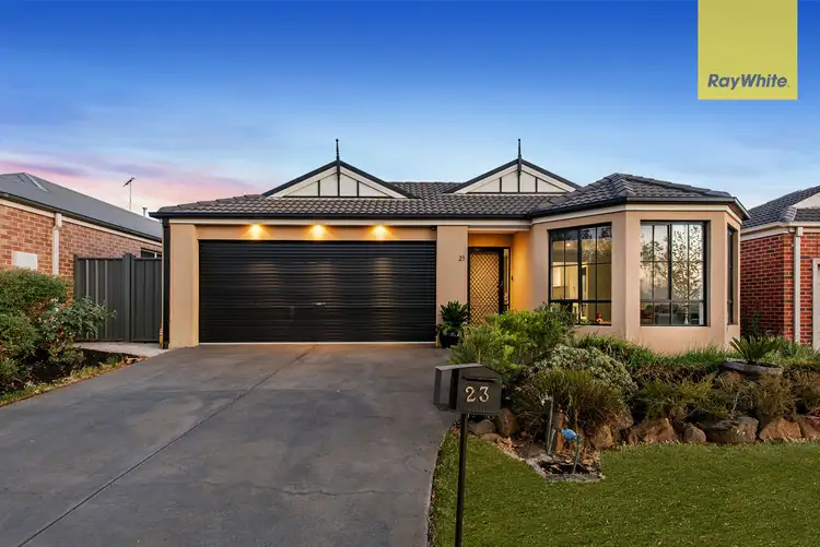 23 Heysen Parkway, Caroline Springs VIC 3023