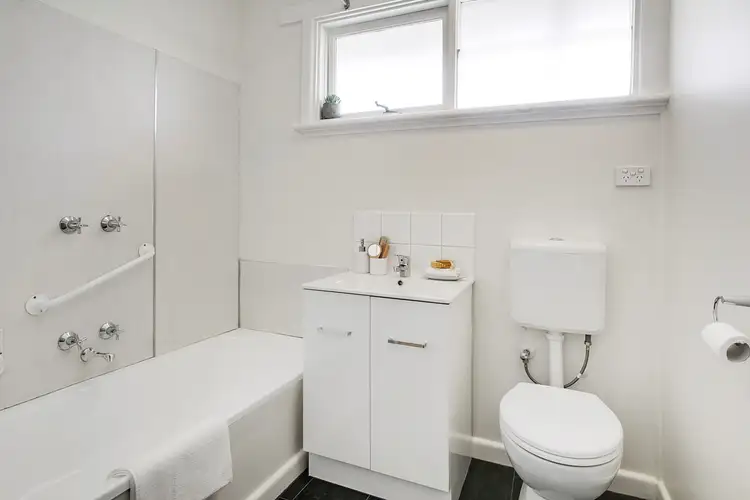 Fifth view of Homely unit listing, 4/16 Petrie Street, Frankston VIC 3199
